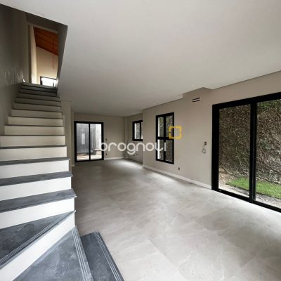 Casa com 122m², 3 quartos (sendo 3 suítes), 1 garagem, no bairro Santa Mônica em Florianópolis