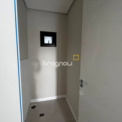 Casa com 122m², 3 quartos (sendo 3 suítes), 1 garagem, no bairro Santa Mônica em Florianópolis