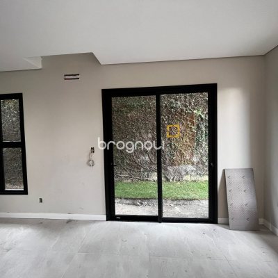 Casa com 122m², 3 quartos (sendo 3 suítes), 1 garagem, no bairro Santa Mônica em Florianópolis