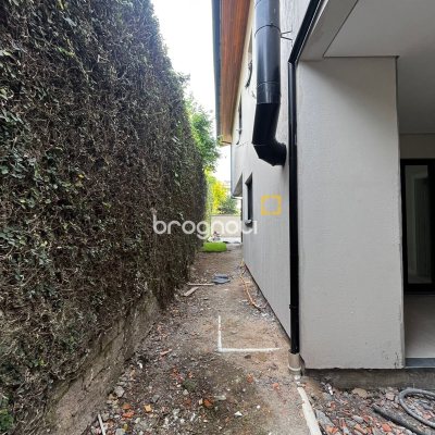 Casa com 122m², 3 quartos (sendo 3 suítes), 1 garagem, no bairro Santa Mônica em Florianópolis