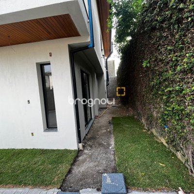 Casa com 122m², 3 quartos (sendo 3 suítes), 1 garagem, no bairro Santa Mônica em Florianópolis