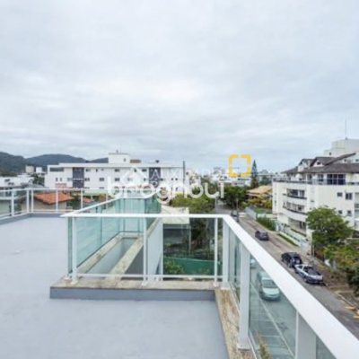 Cobertura com 223m², 3 quartos (sendo 1 suíte), 2 garagens, no bairro Campeche em Florianópolis