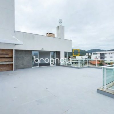 Cobertura com 223m², 3 quartos (sendo 1 suíte), 2 garagens, no bairro Campeche em Florianópolis