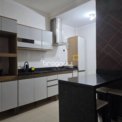 Apartamento com 64m², 2 quartos (sendo 1 suíte), 1 garagem, no bairro Ingleses em Florianópolis