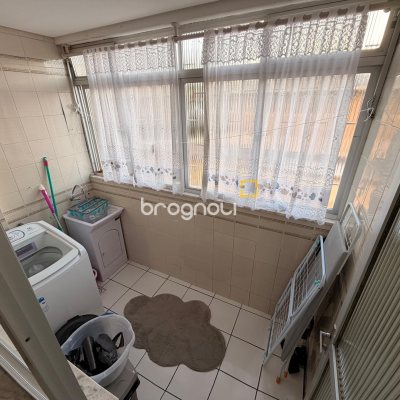 Apartamento com 87m², 3 quartos (sendo 1 suíte), 1 garagem, no bairro Balneário em Florianópolis
