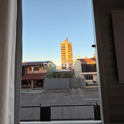 Apartamento com 87m², 3 quartos (sendo 1 suíte), 1 garagem, no bairro Balneário em Florianópolis