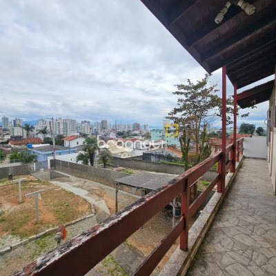 Casa com 79m², 3 quartos (sendo 1 suíte), 2 garagens, no bairro Jardim Atlântico em Florianópolis