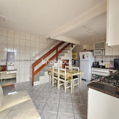 Casa com 79m², 3 quartos (sendo 1 suíte), 2 garagens, no bairro Jardim Atlântico em Florianópolis