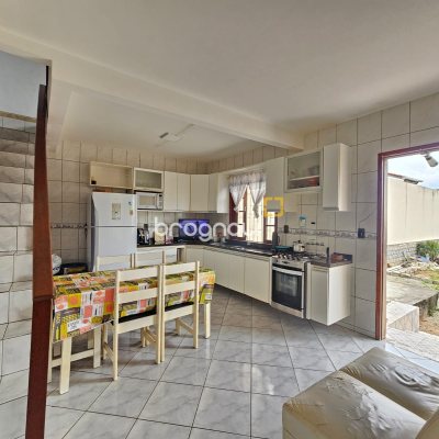 Casa com 79m², 3 quartos (sendo 1 suíte), 2 garagens, no bairro Jardim Atlântico em Florianópolis