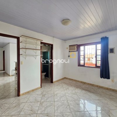 Casa com 79m², 3 quartos (sendo 1 suíte), 2 garagens, no bairro Jardim Atlântico em Florianópolis