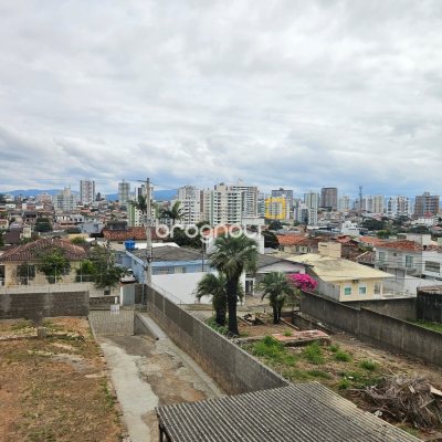 Casa com 79m², 3 quartos (sendo 1 suíte), 2 garagens, no bairro Jardim Atlântico em Florianópolis
