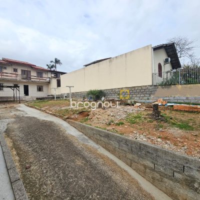 Casa com 79m², 3 quartos (sendo 1 suíte), 2 garagens, no bairro Jardim Atlântico em Florianópolis