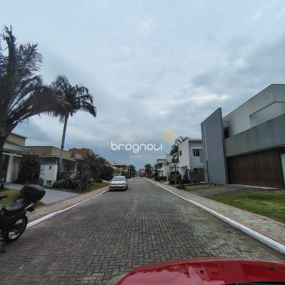 27826 com 650m², no bairro Ponta das Canas em Florianópolis