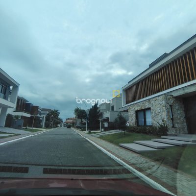 27826 com 650m², no bairro Ponta das Canas em Florianópolis