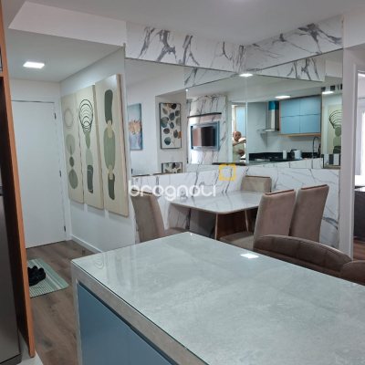 Apartamento com 68m², 2 quartos (sendo 1 suíte), 1 garagem, no bairro Centro em Florianópolis