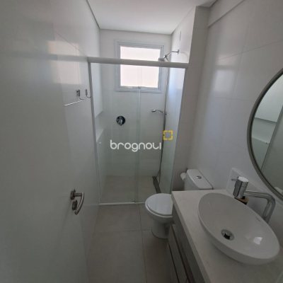 Apartamento com 68m², 2 quartos (sendo 1 suíte), 1 garagem, no bairro Centro em Florianópolis
