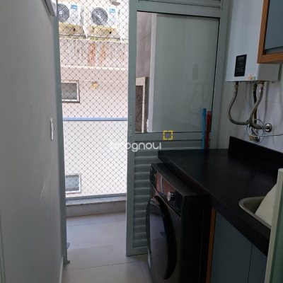 Apartamento com 68m², 2 quartos (sendo 1 suíte), 1 garagem, no bairro Centro em Florianópolis
