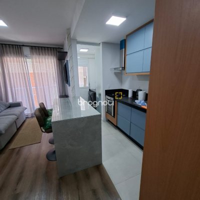 Apartamento com 68m², 2 quartos (sendo 1 suíte), 1 garagem, no bairro Centro em Florianópolis