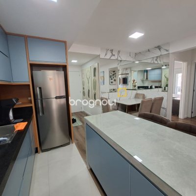 Apartamento com 68m², 2 quartos (sendo 1 suíte), 1 garagem, no bairro Centro em Florianópolis