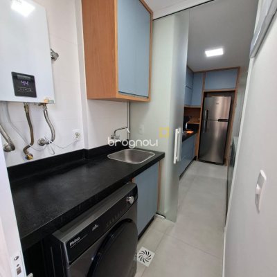 Apartamento com 68m², 2 quartos (sendo 1 suíte), 1 garagem, no bairro Centro em Florianópolis