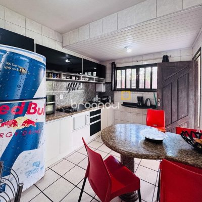 Casa com 135m², 4 quartos (sendo 1 suíte), 3 garagens, no bairro Campeche em Florianópolis