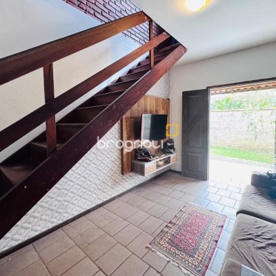 Casa com 135m², 4 quartos (sendo 1 suíte), 3 garagens, no bairro Campeche em Florianópolis