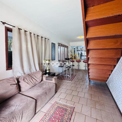 Casa com 135m², 4 quartos (sendo 1 suíte), 3 garagens, no bairro Campeche em Florianópolis