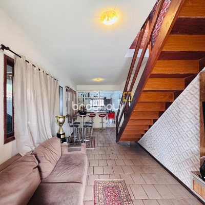 Casa com 135m², 4 quartos (sendo 1 suíte), 3 garagens, no bairro Campeche em Florianópolis