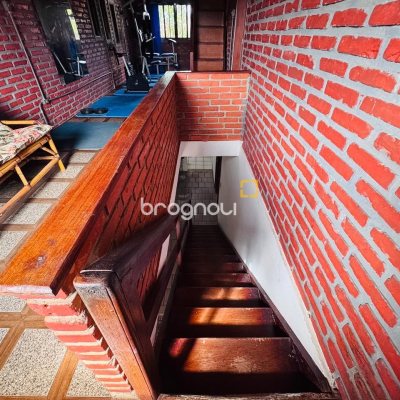 Casa com 135m², 4 quartos (sendo 1 suíte), 3 garagens, no bairro Campeche em Florianópolis