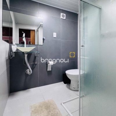 Casa com 135m², 4 quartos (sendo 1 suíte), 3 garagens, no bairro Campeche em Florianópolis