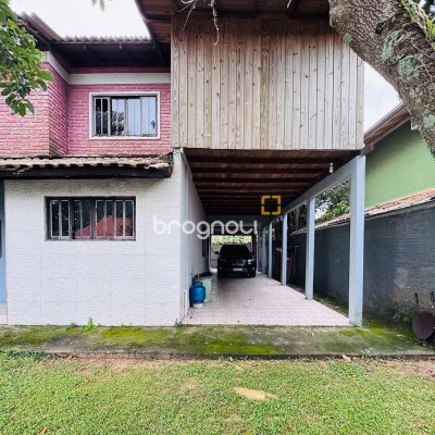 Casa com 135m², 4 quartos (sendo 1 suíte), 3 garagens, no bairro Campeche em Florianópolis
