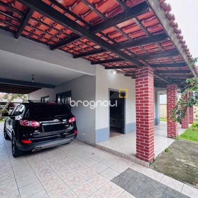 Casa com 135m², 4 quartos (sendo 1 suíte), 3 garagens, no bairro Campeche em Florianópolis