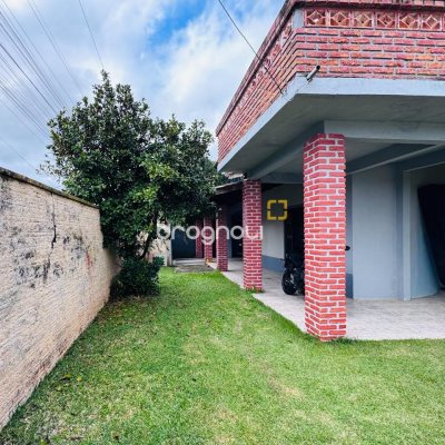 Casa com 135m², 4 quartos (sendo 1 suíte), 3 garagens, no bairro Campeche em Florianópolis
