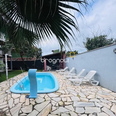 Casa com 135m², 4 quartos (sendo 1 suíte), 3 garagens, no bairro Campeche em Florianópolis