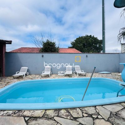 Casa com 135m², 4 quartos (sendo 1 suíte), 3 garagens, no bairro Campeche em Florianópolis