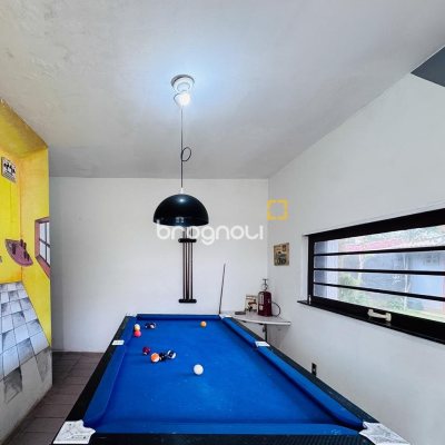 Casa com 135m², 4 quartos (sendo 1 suíte), 3 garagens, no bairro Campeche em Florianópolis