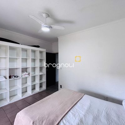 Casa com 135m², 4 quartos (sendo 1 suíte), 3 garagens, no bairro Campeche em Florianópolis