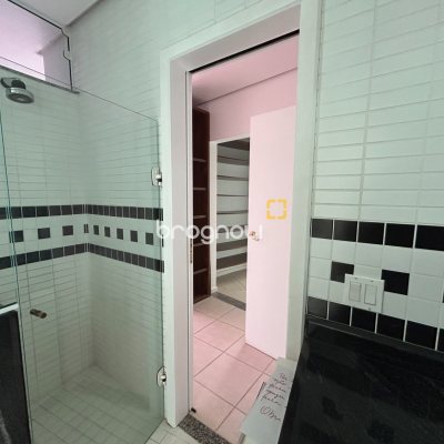 Casa com 736m², 6 quartos (sendo 4 suítes), 4 garagens, no bairro Lagoa da Conceição em Florianópolis