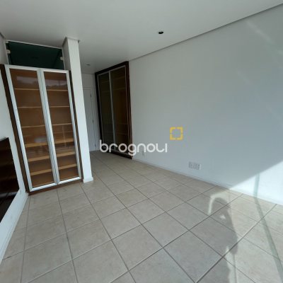 Casa com 736m², 6 quartos (sendo 4 suítes), 4 garagens, no bairro Lagoa da Conceição em Florianópolis