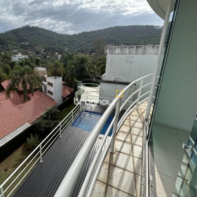 Casa com 736m², 6 quartos (sendo 4 suítes), 4 garagens, no bairro Lagoa da Conceição em Florianópolis