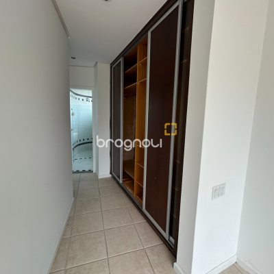 Casa com 736m², 6 quartos (sendo 4 suítes), 4 garagens, no bairro Lagoa da Conceição em Florianópolis