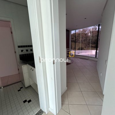 Casa com 736m², 6 quartos (sendo 4 suítes), 4 garagens, no bairro Lagoa da Conceição em Florianópolis
