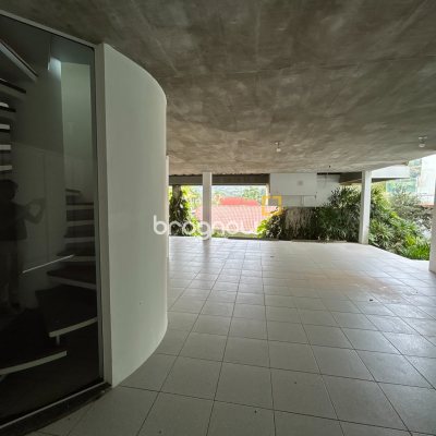 Casa com 736m², 6 quartos (sendo 4 suítes), 4 garagens, no bairro Lagoa da Conceição em Florianópolis