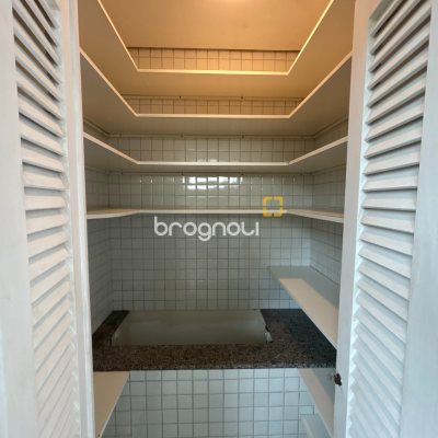 Casa com 736m², 6 quartos (sendo 4 suítes), 4 garagens, no bairro Lagoa da Conceição em Florianópolis