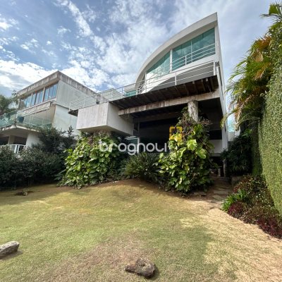 Casa com 736m², 6 quartos (sendo 4 suítes), 4 garagens, no bairro Lagoa da Conceição em Florianópolis