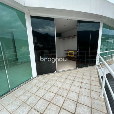 Casa com 736m², 6 quartos (sendo 4 suítes), 4 garagens, no bairro Lagoa da Conceição em Florianópolis