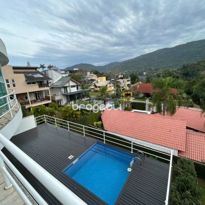 Casa com 736m², 6 quartos (sendo 4 suítes), 4 garagens, no bairro Lagoa da Conceição em Florianópolis