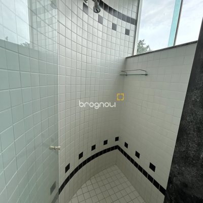Casa com 736m², 6 quartos (sendo 4 suítes), 4 garagens, no bairro Lagoa da Conceição em Florianópolis