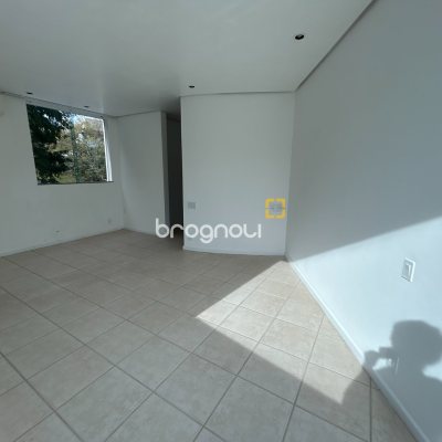 Casa com 736m², 6 quartos (sendo 4 suítes), 4 garagens, no bairro Lagoa da Conceição em Florianópolis