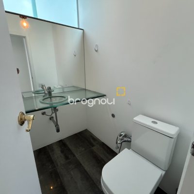 Casa com 736m², 6 quartos (sendo 4 suítes), 4 garagens, no bairro Lagoa da Conceição em Florianópolis